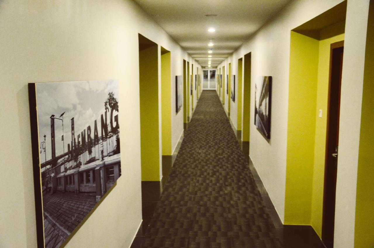 Airish Hotel Palembang Esterno foto