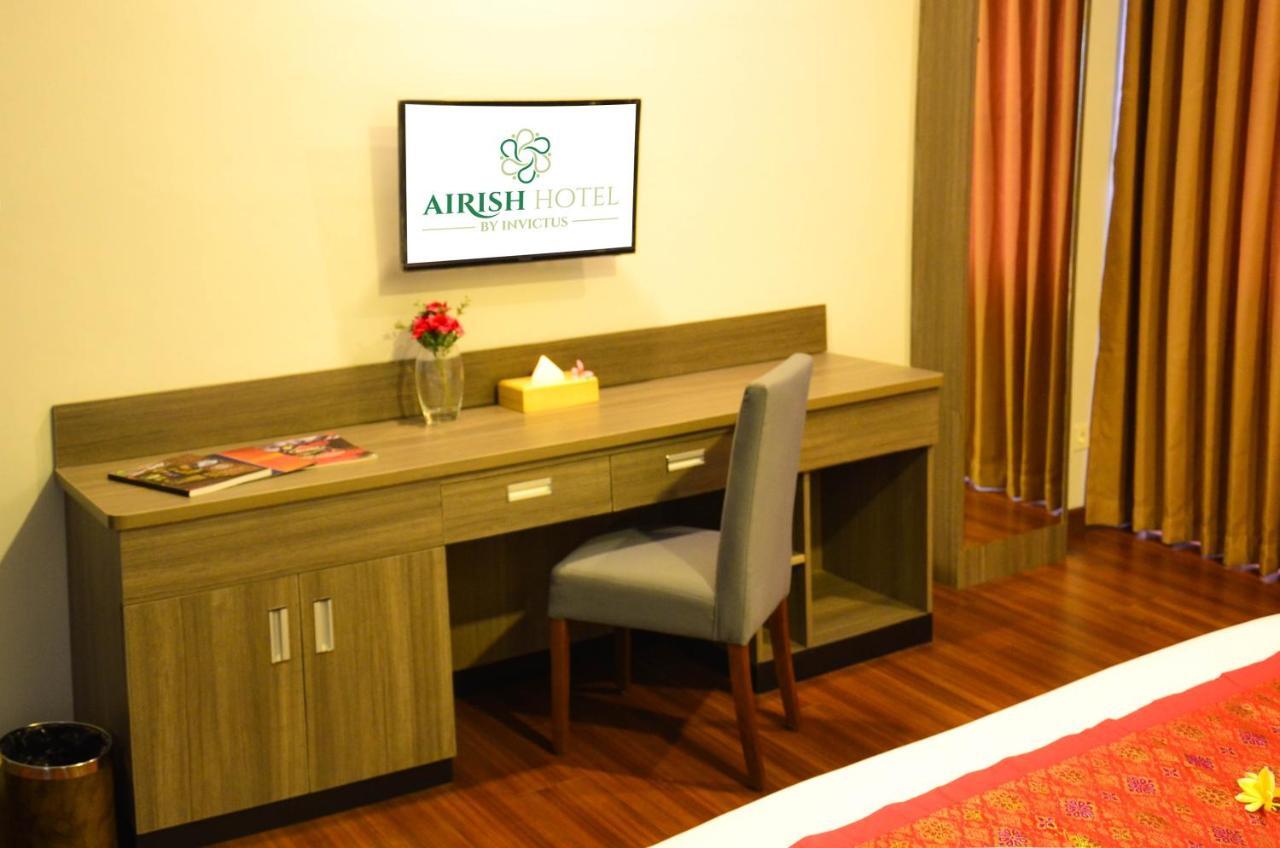 Airish Hotel Palembang Esterno foto