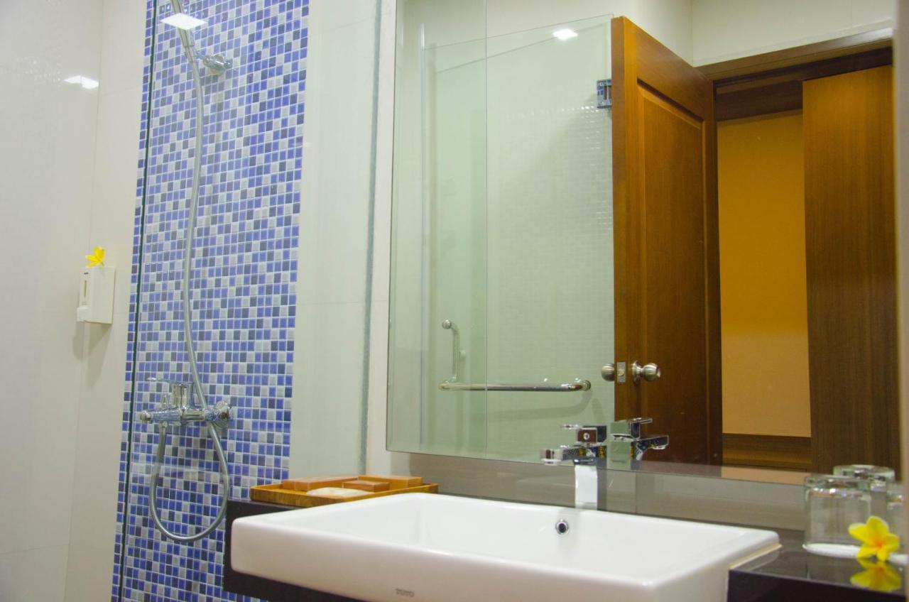 Airish Hotel Palembang Esterno foto