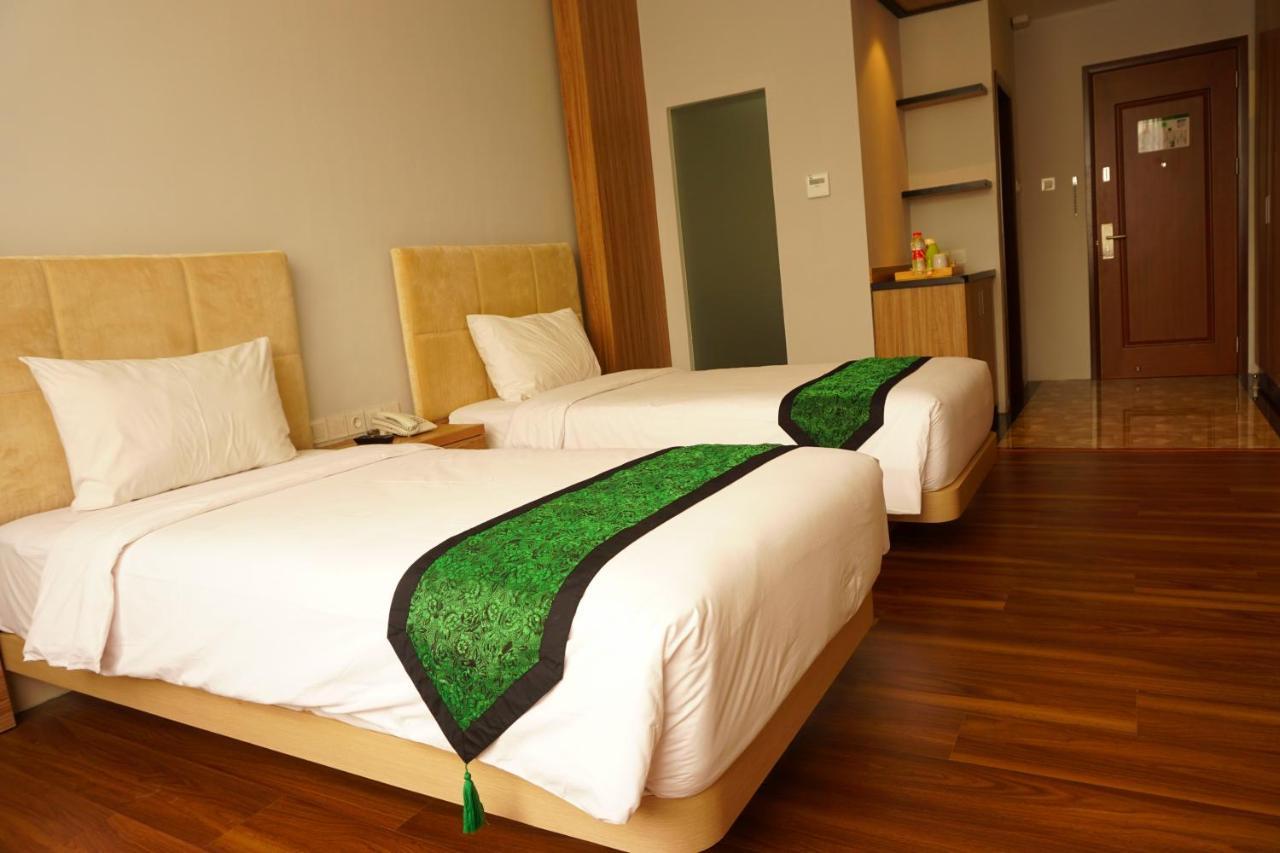 Airish Hotel Palembang Esterno foto